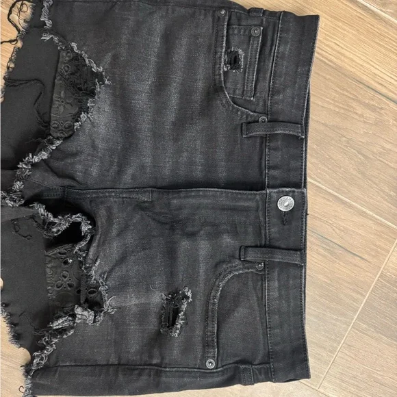 American Eagle Size 8 Distressed Black Denim Shorts - Picture 4 of 7